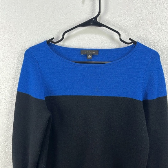 Ann Taylor Women’s Blue and Black Colorblock Sweater Long Bell Sleeves Sz M Chic - Picture 6 of 8
